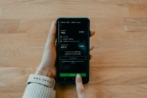 How to Minimize Fees When Sending Money Overseas